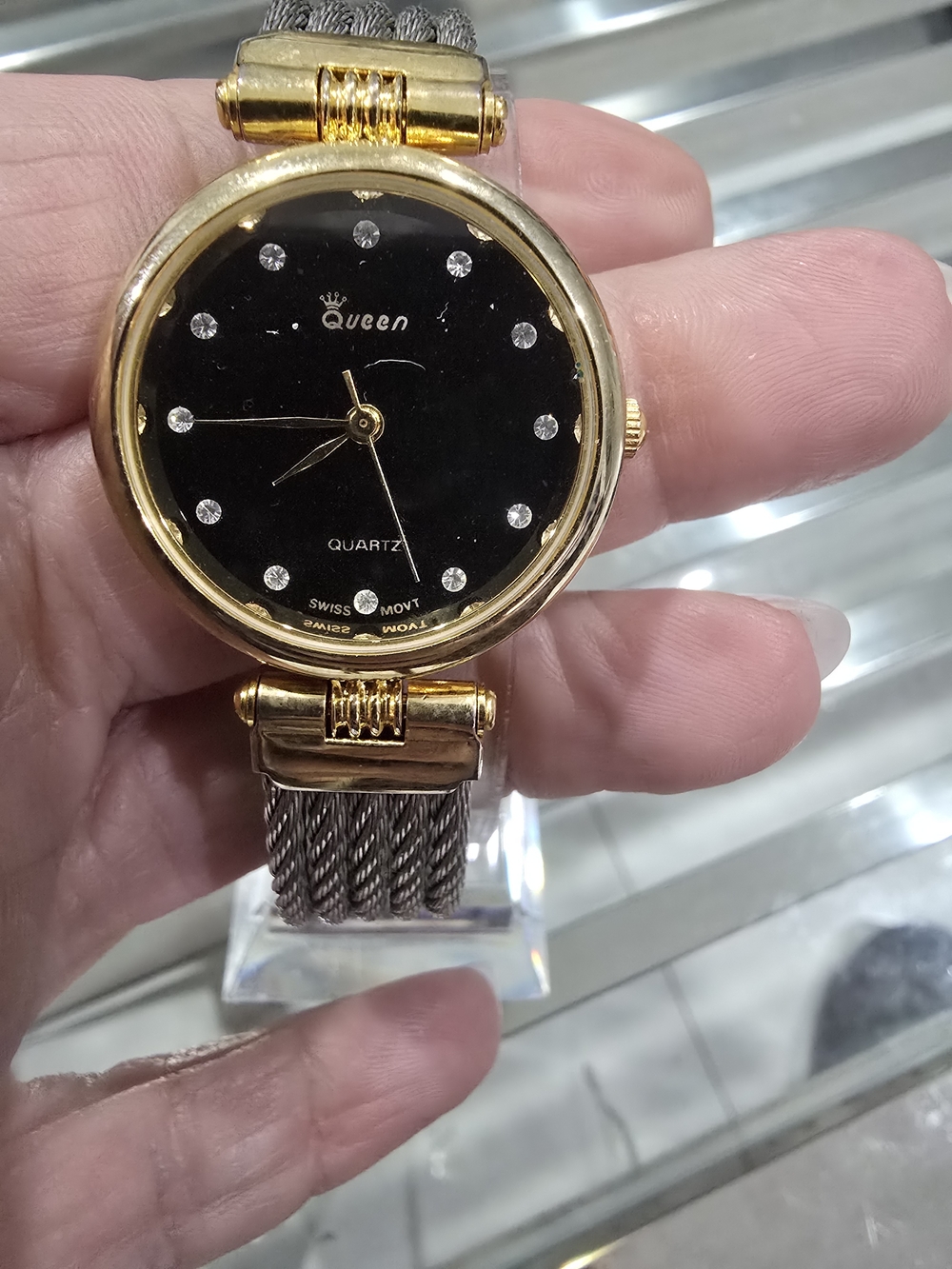 Que Gold-Tone Black Dial Women's Quartz Watch